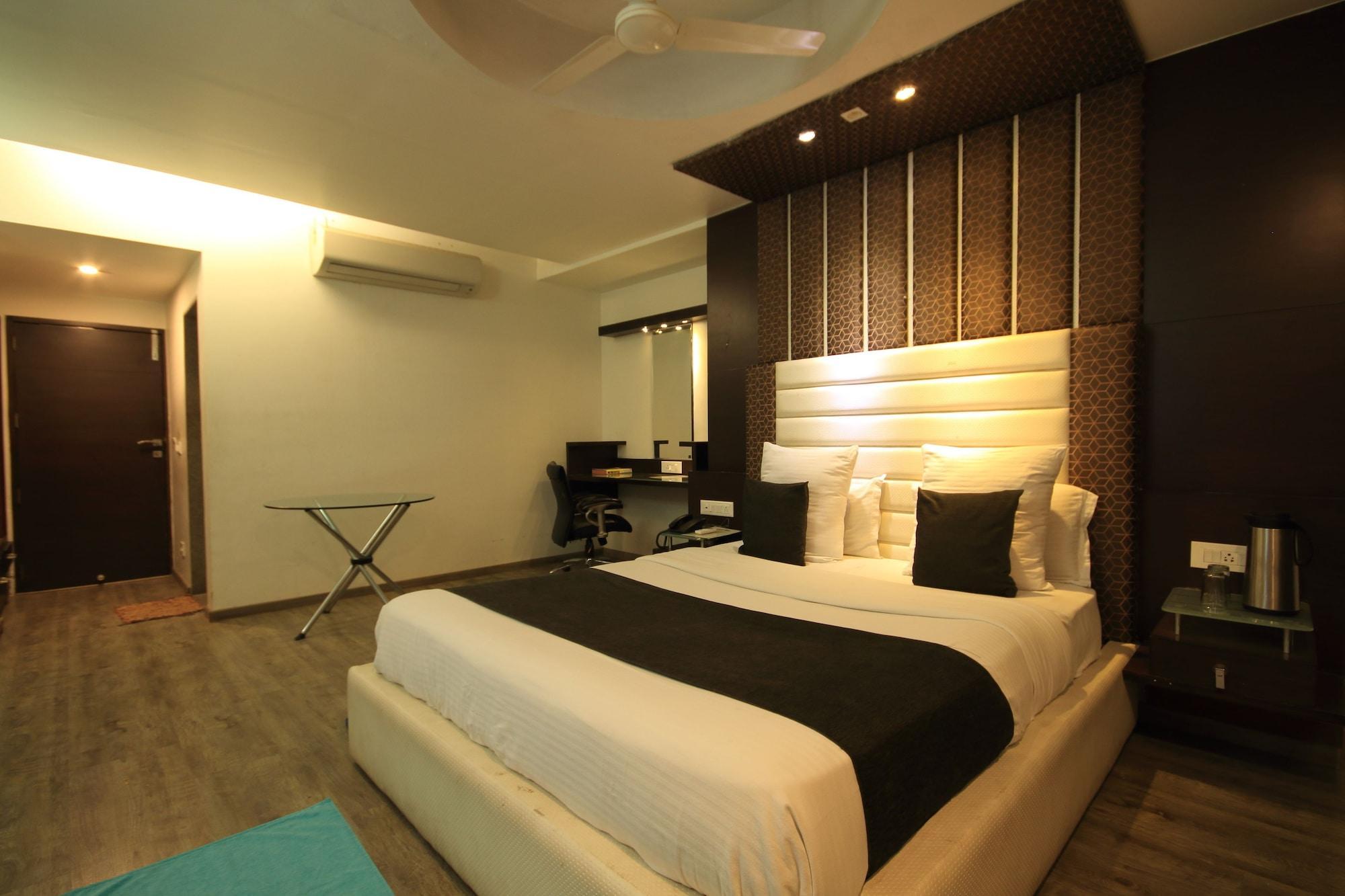 Fabhotel Kadamb Inn Ahmedabad Eksteriør billede