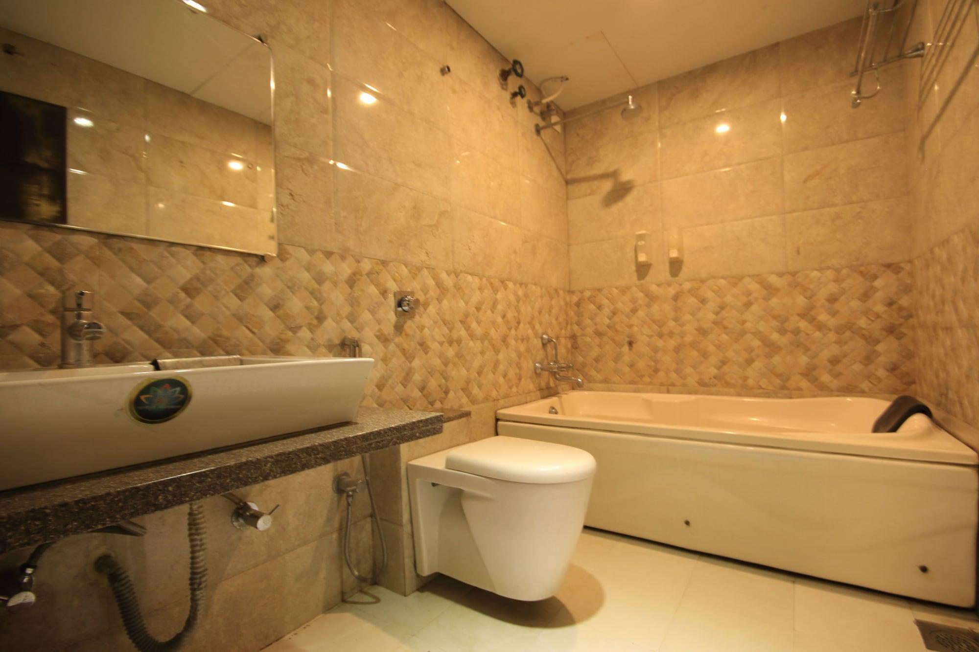 Fabhotel Kadamb Inn Ahmedabad Eksteriør billede