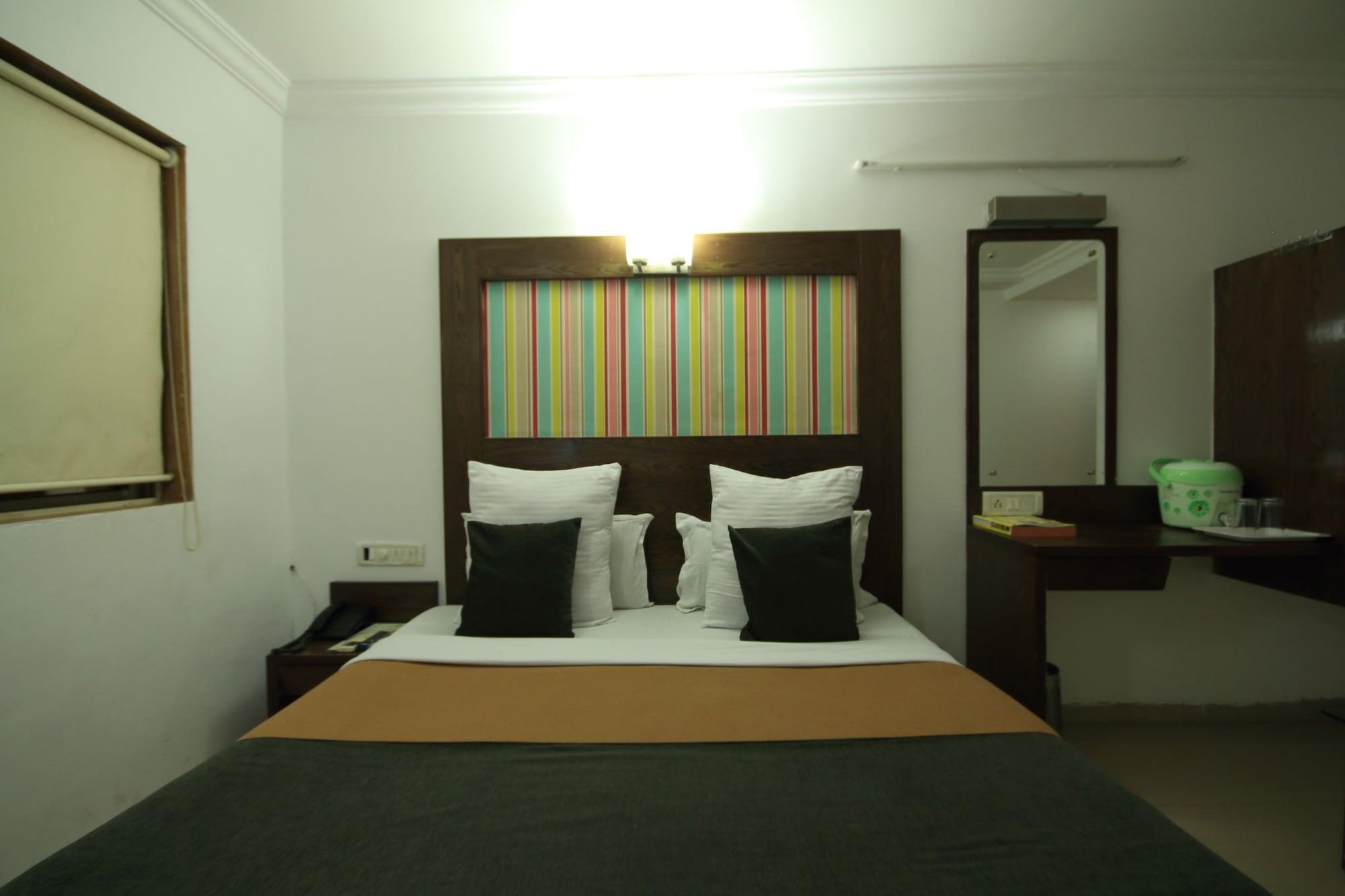 Fabhotel Kadamb Inn Ahmedabad Eksteriør billede
