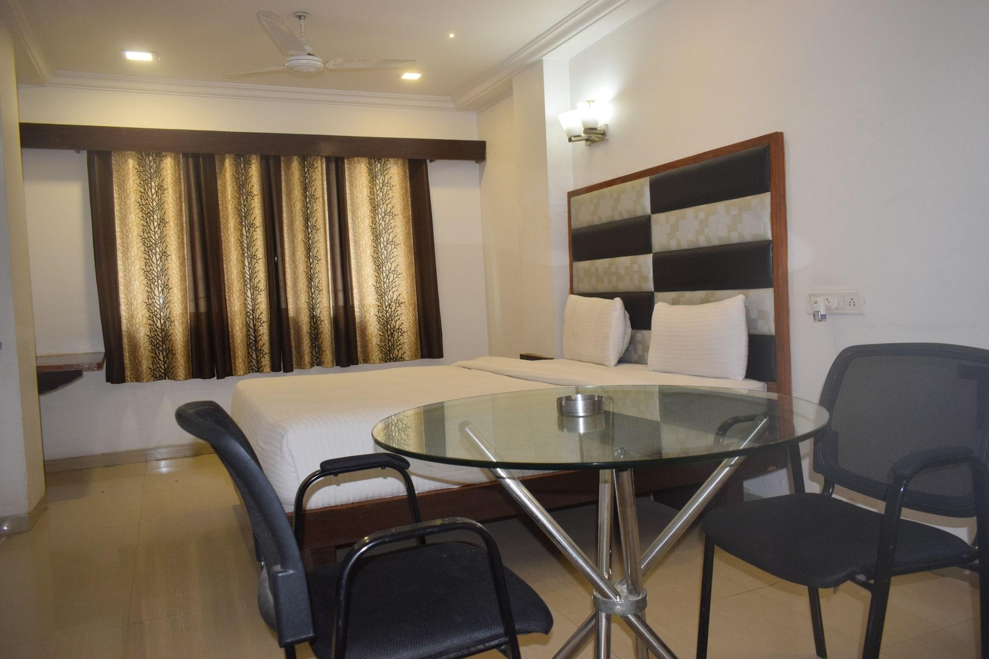 Fabhotel Kadamb Inn Ahmedabad Eksteriør billede