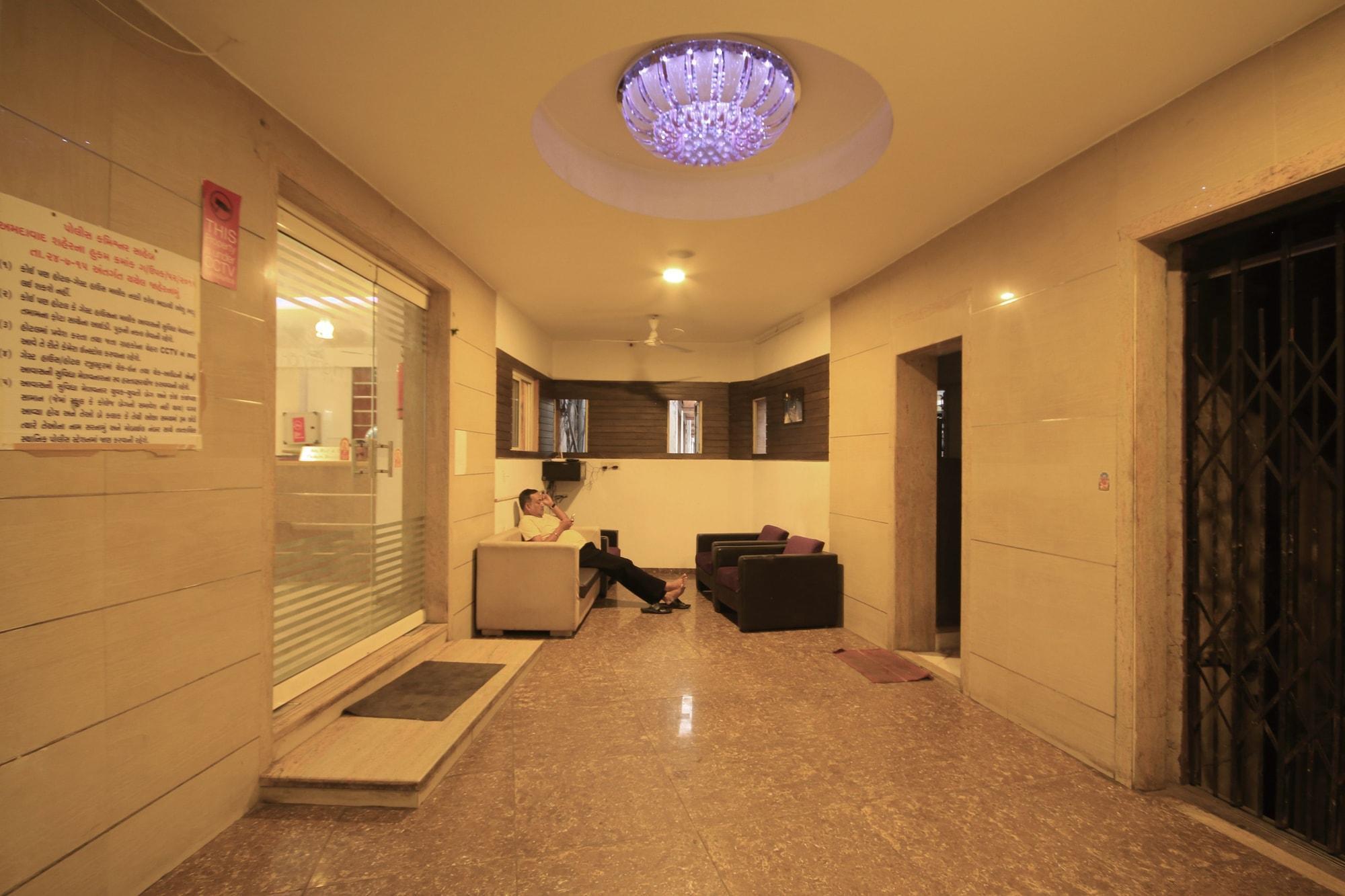 Fabhotel Kadamb Inn Ahmedabad Eksteriør billede