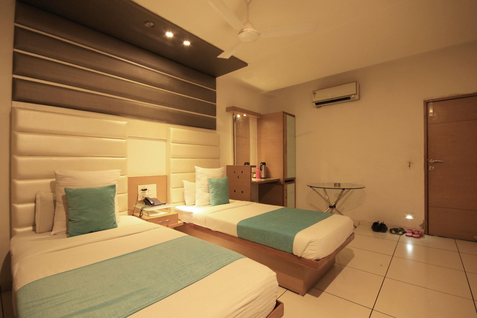 Fabhotel Kadamb Inn Ahmedabad Eksteriør billede