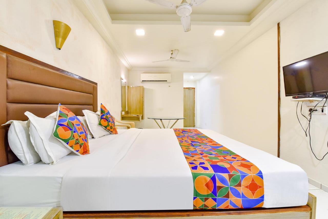 Fabhotel Kadamb Inn Ahmedabad Eksteriør billede